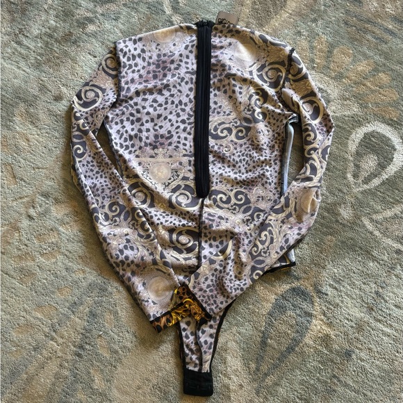 Versace jeans Couture Baroque Print Bodysuit in size 42. EUC. - Picture 4 of 4